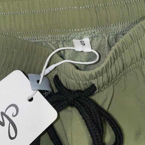 NWT Chorpeti Woman’s Hiking Cargo pants - Picture 4 of 5